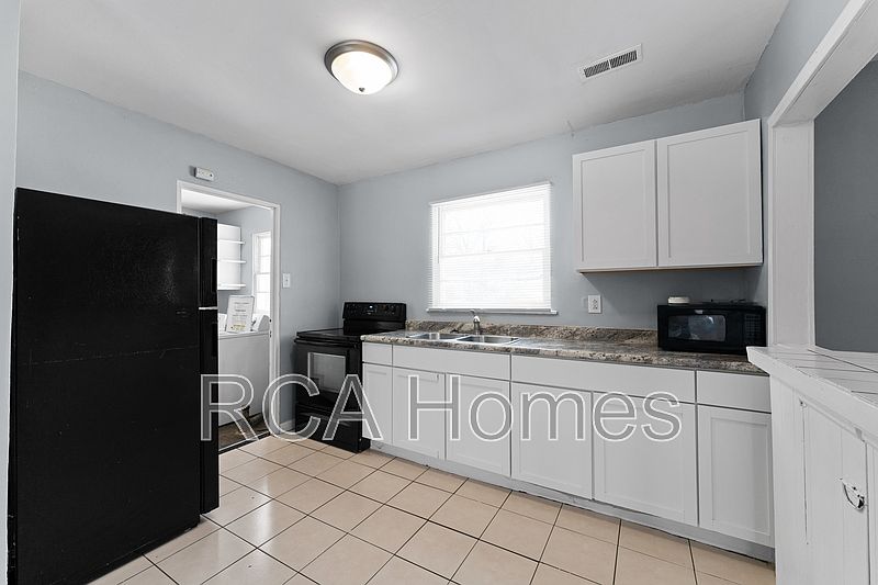 6262 E 24th St, Indianapolis, IN 46219 | Zillow