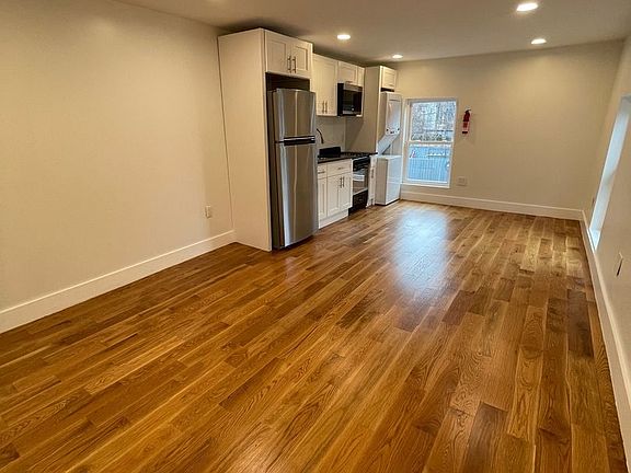 2nd image of 190 Broadway #7
