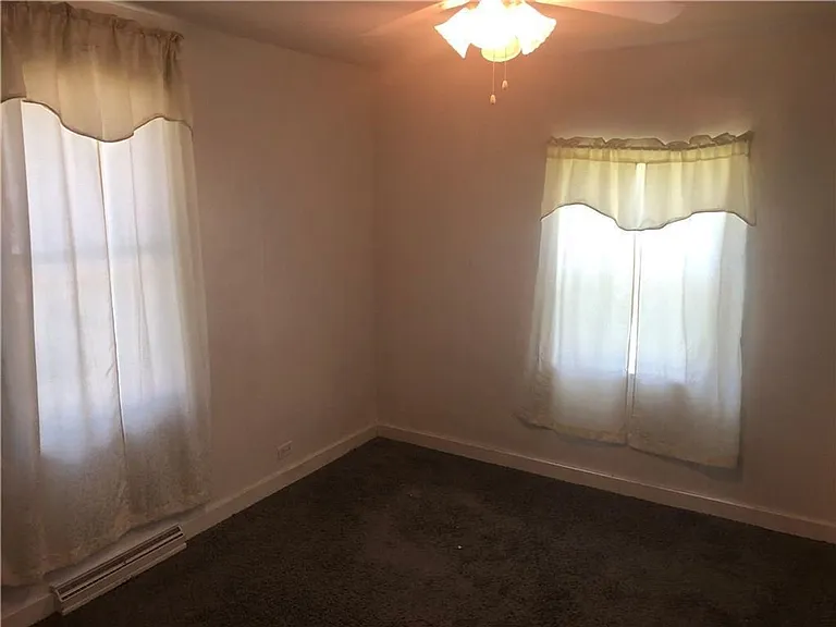 1035 Alvey St — Photo 6