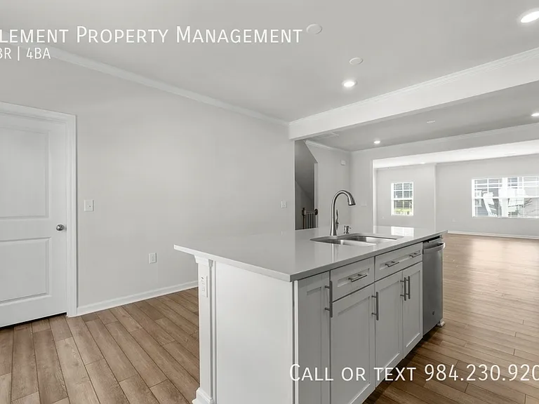 1009 Belloak Way #1 — Photo 12