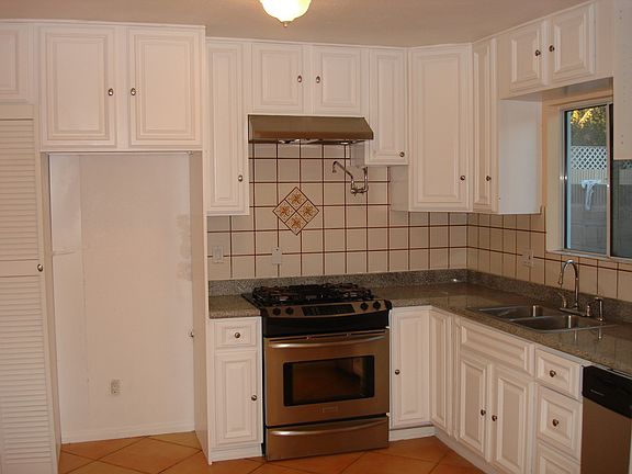 4th image of 15452 1/2 Wyandotte St