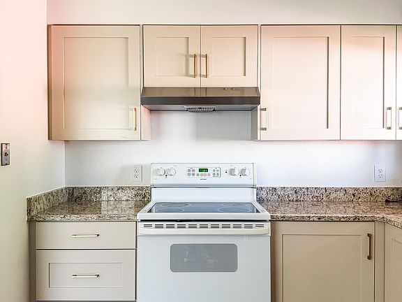 4th image of 2130 W 70 S #8