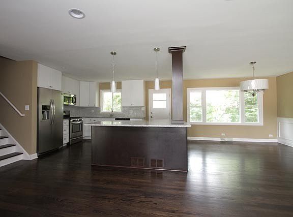 4th image of 9059 Crawford Ave