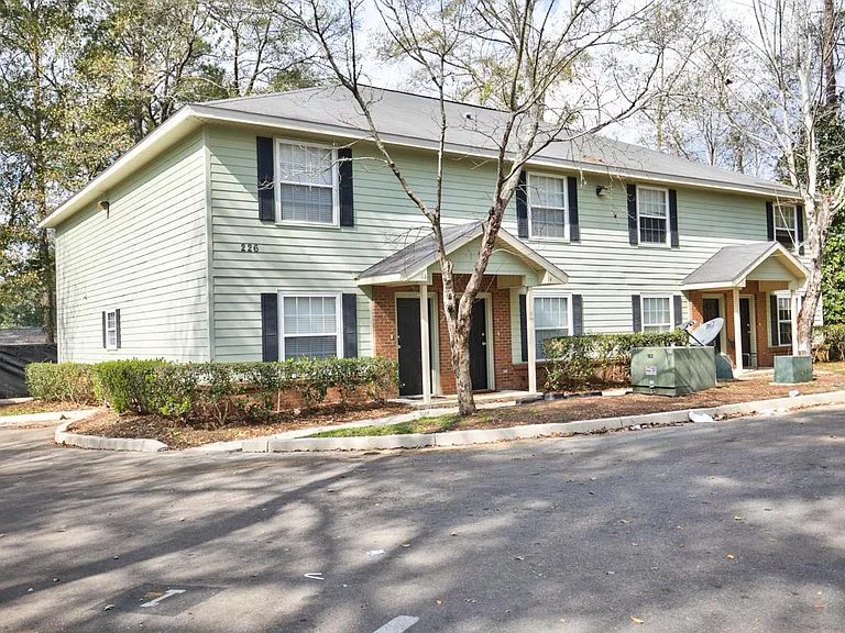 226 Columbia Dr #14 — Photo 4