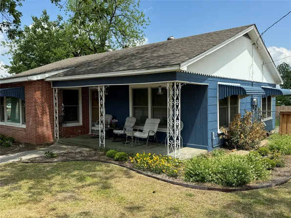 706 N Austin St, Comanche, TX 76442