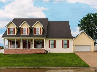 703 Charlie St, Hurricane, WV 25526