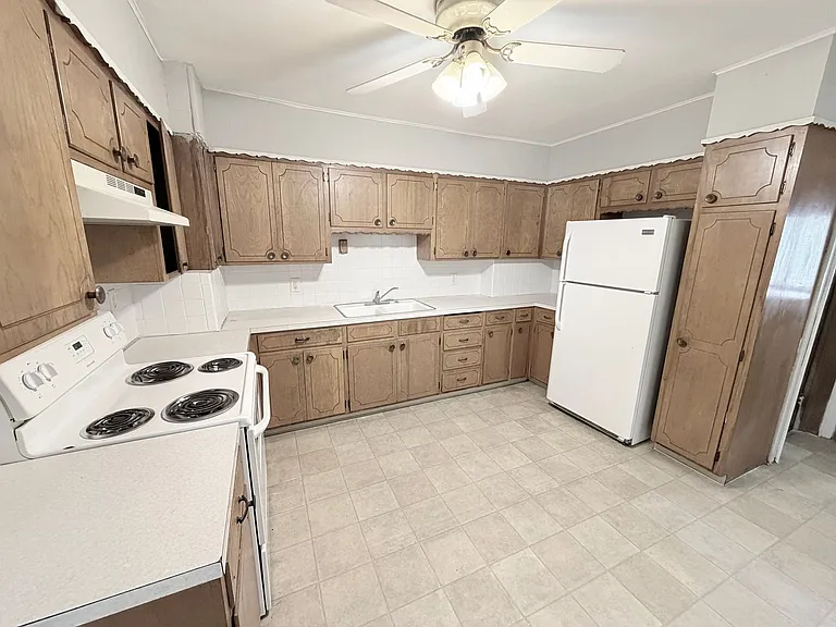 1217 N Spring St — Photo 6
