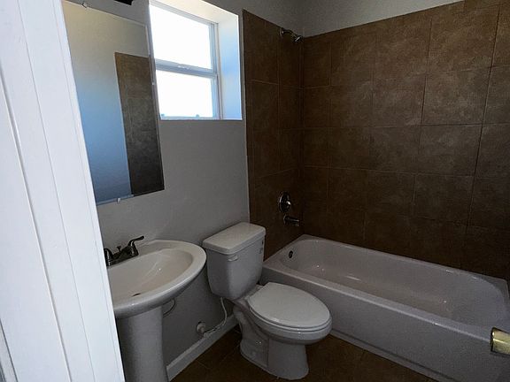 2nd image of 410 NW 36th St #202