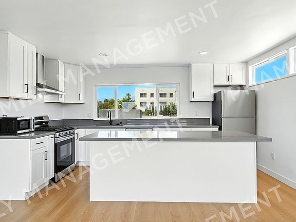 5th image of 425 N Raymond Ave APT E