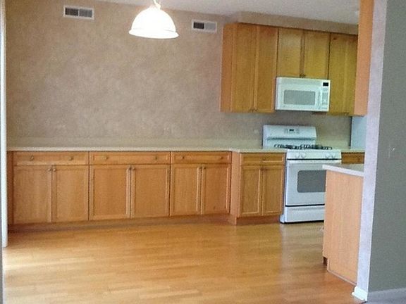 5th image of 365 Graceland Ave Unit 402
