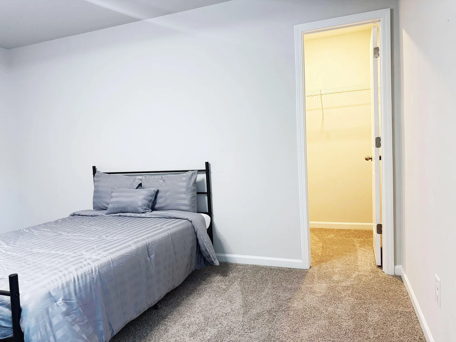 4 bed, 2.5 bath, 2647 sqft, $957 — Photo 4