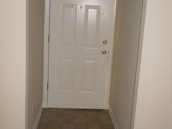 3rd image of 7 Milledge Cir