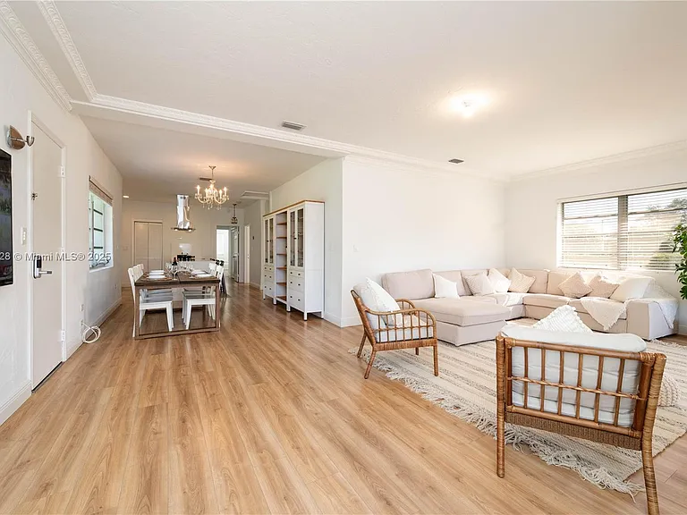 501 SW 24th Rd — Photo 6