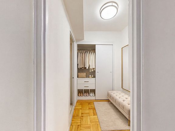 2nd image of 33 Greenwich Ave APT 2E