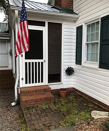 2nd image of 233 W 21st St