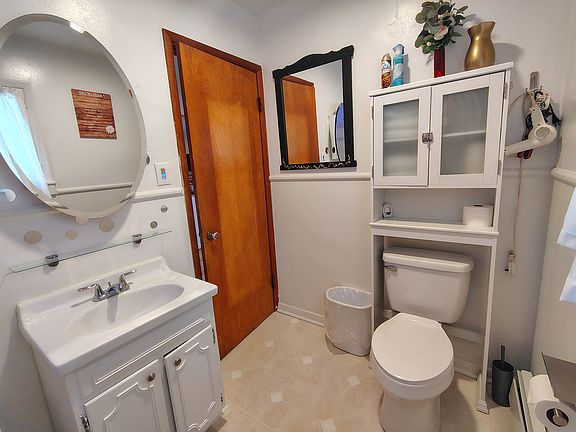 Bathroom downstairs towards the back bedroom. 
Very spacious