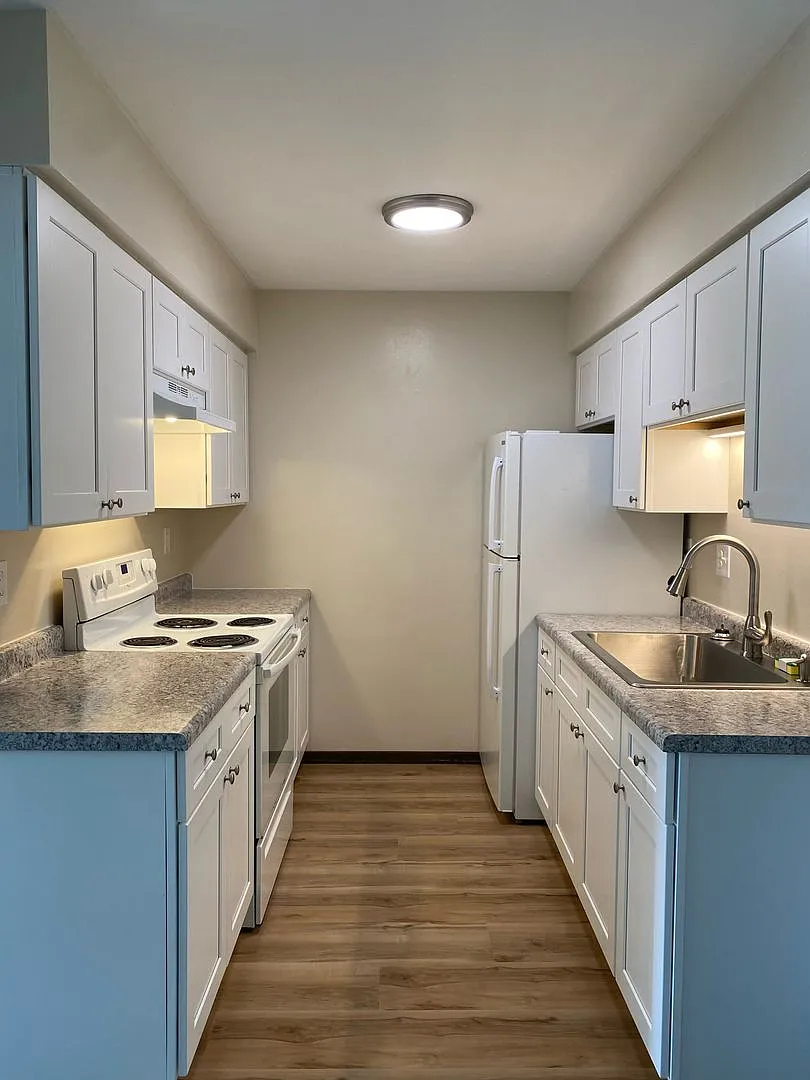 Parkside Apartments — Photo 2