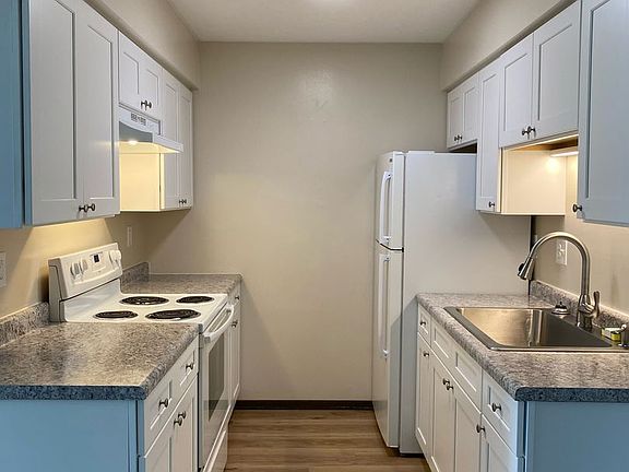 2nd image of 15741 Grove St #6