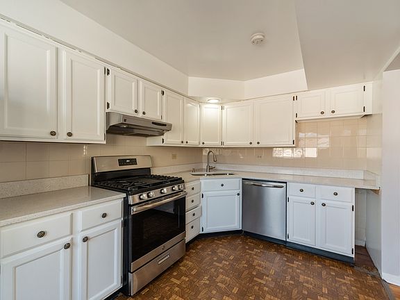 4th image of 408 Wisconsin Ave APT 303