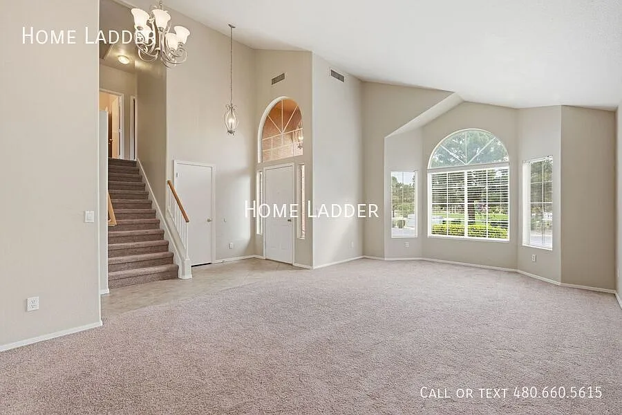 Beautiful 4 Bed / 3 Bath Gilbert Home with Soaring Ceilings & Natural Light! — Photo 4