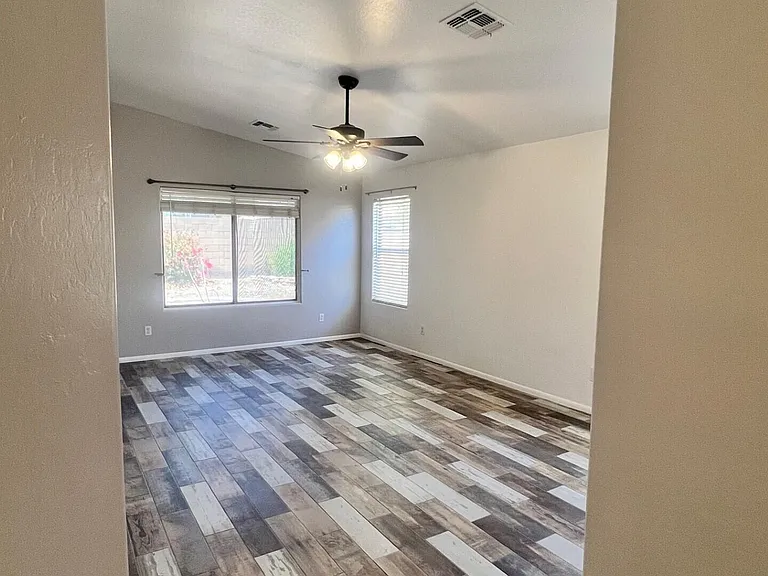 22264 N Kingston Dr — Photo 17