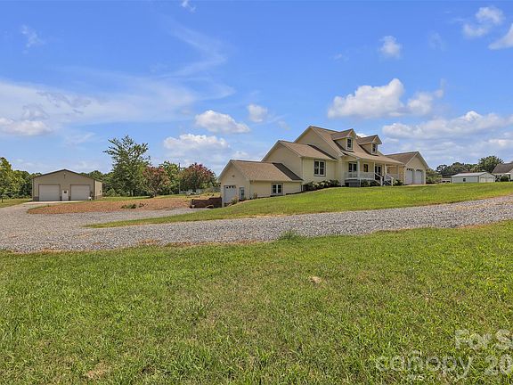 3rd image of 1144 Old Mountain Rd