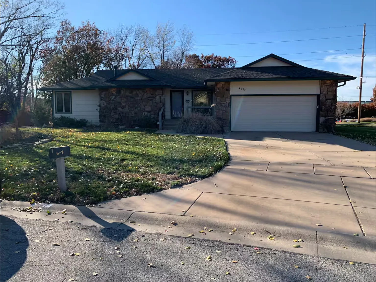 N Claiborn Cir, Wichita — Photo 1
