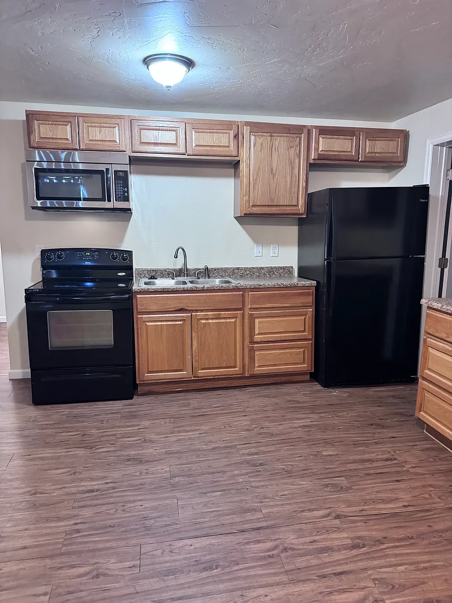 Building Photo - 519 W Railroad Ave #1