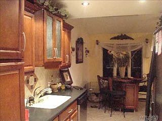 2nd image of 7 Washington Heights St