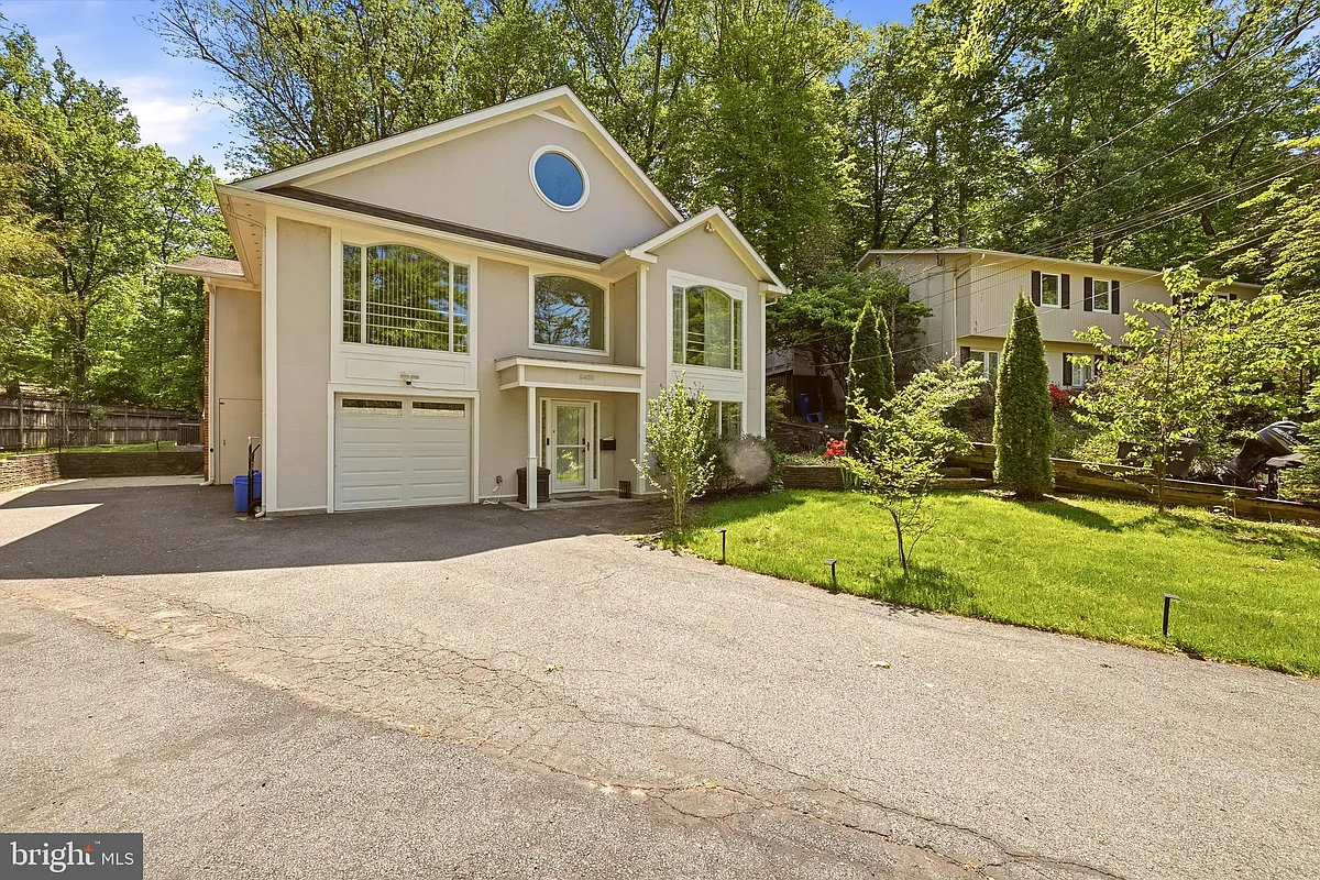 Building Photo - 8400 Thornden Ter