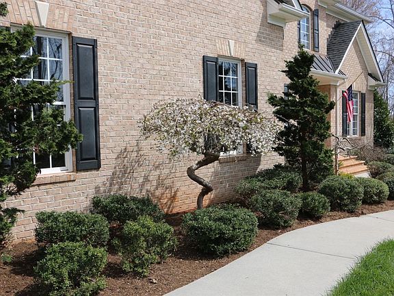 3rd image of 320 Hayfield Dr