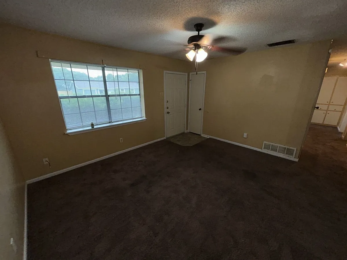 Building Photo - 820 Michelle Dr