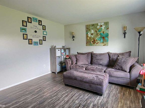 3rd image of 19325 Edward Ct