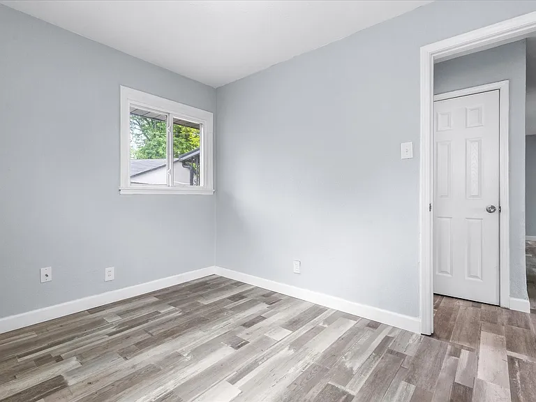 332 Banff Cir — Photo 6