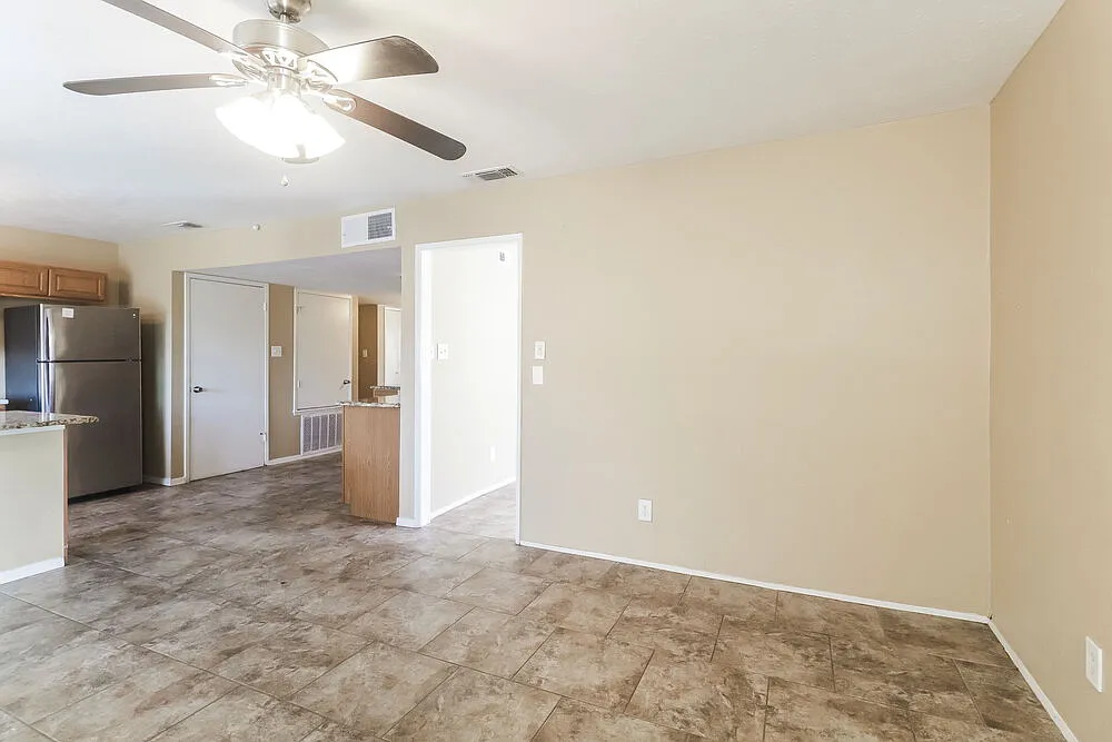 3 bed, 2.0 bath, 1674 sqft, $2,970 — Photo 4
