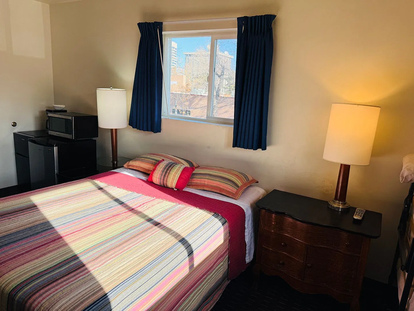 Furnished Studio Near Hospitals with WiFi, Cable TV and laundry — Photo 2