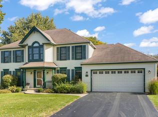 73 Venetian Way Cir, Wheaton, IL 60189