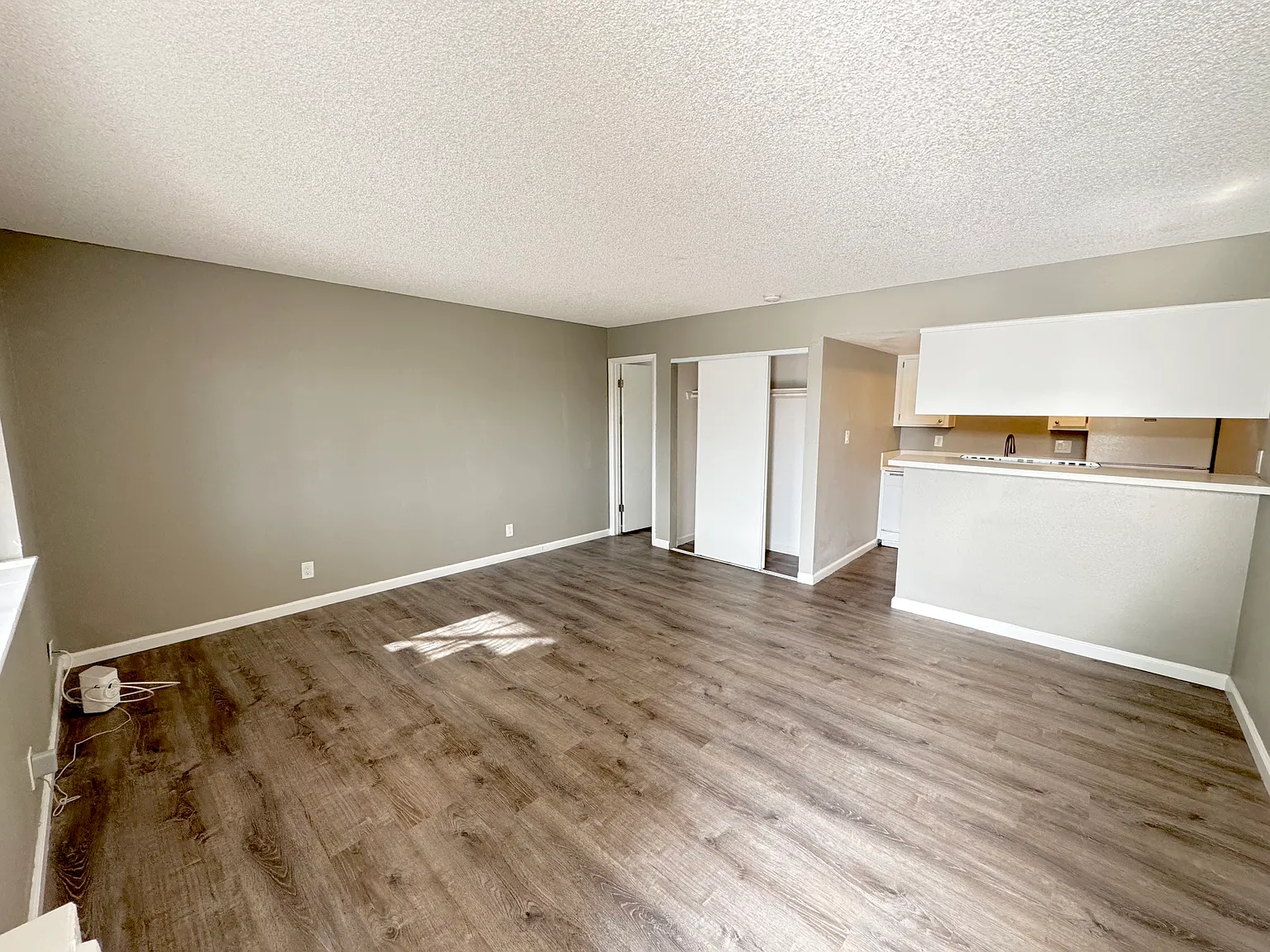 Studio, 400 sqft, $801 — Photo 4