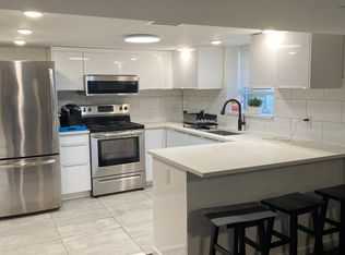 1794 Scott St #1, Ottawa, ON K1Y2N7