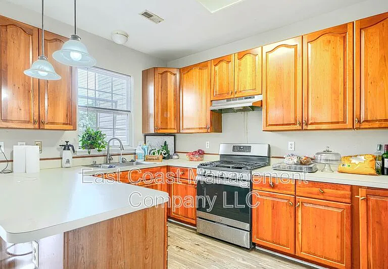 403 Deerhill Cir — Photo 5