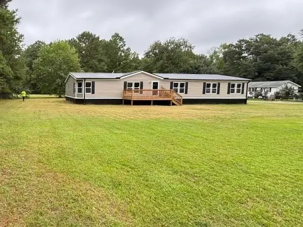 1909 Tosha Dr, Effingham, SC 29541