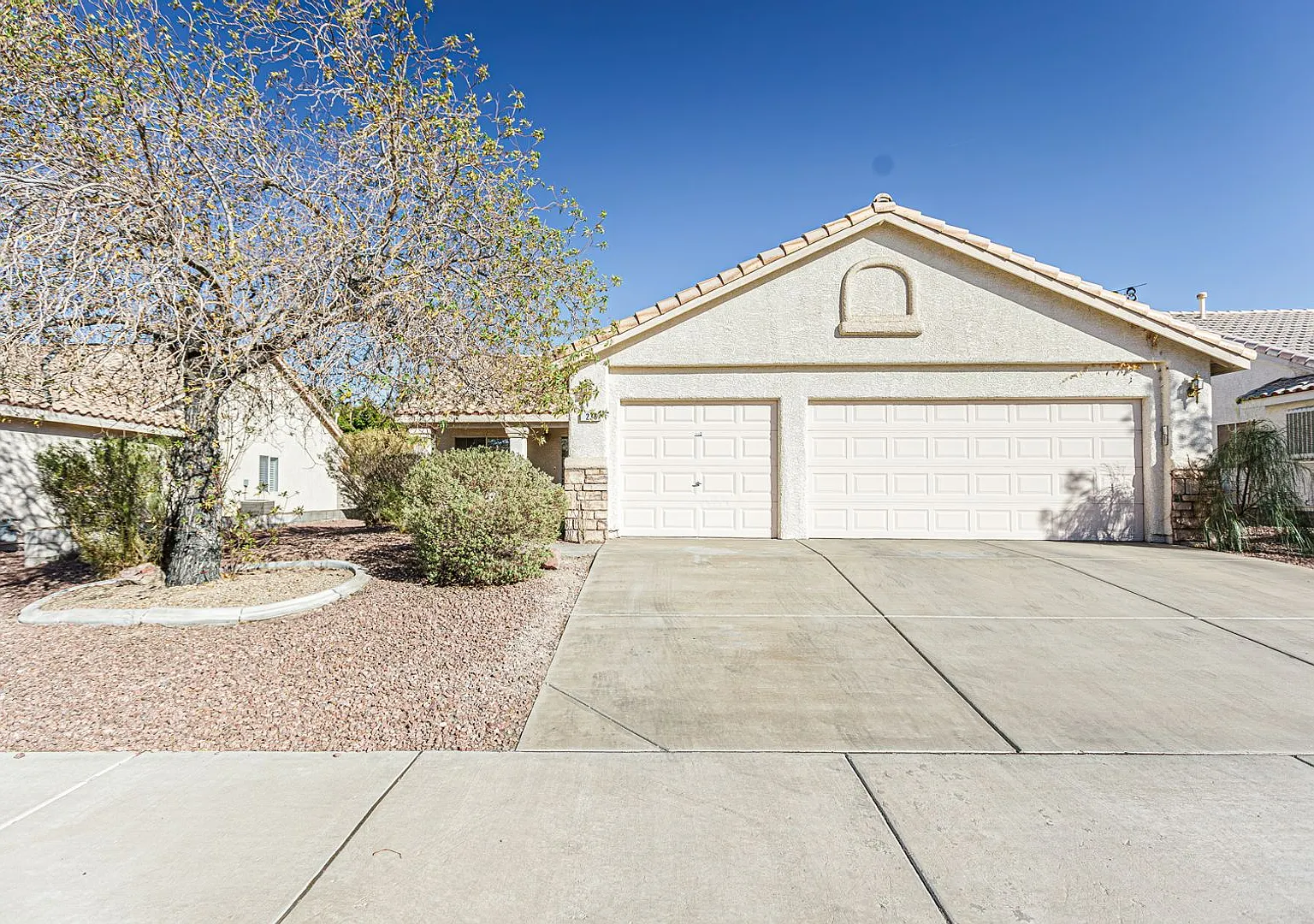 1 Story home in Henderson — Photo 1