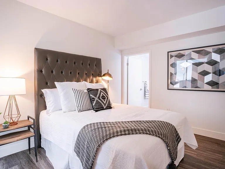 Living at Santa Monica — Photo 15