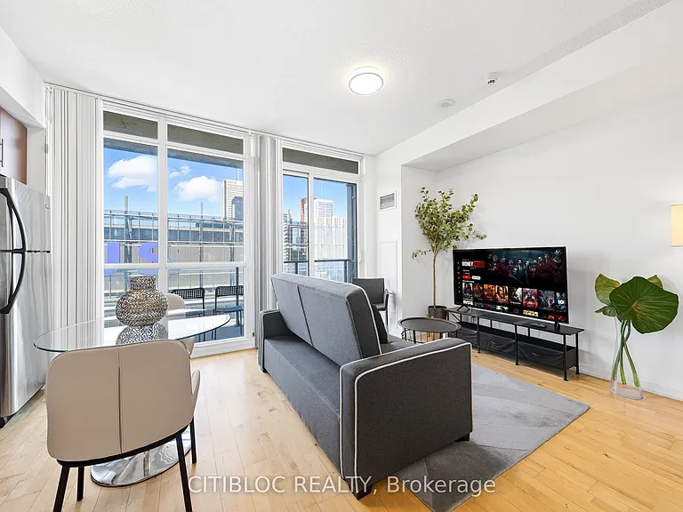65 Bremner Blvd #4007 — Photo 9