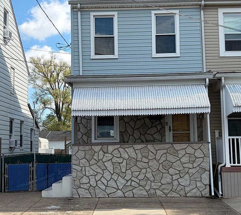 1st image of 323 Walnut St