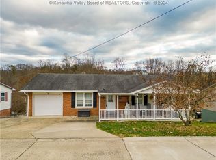 334 Evergreen Cir, Poca, WV 25159