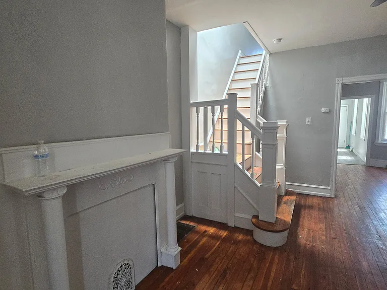 1249 N Alden St — Photo 15