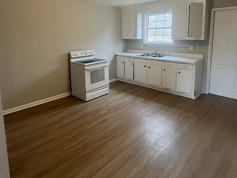 733 S Main St #4 — Photo 6