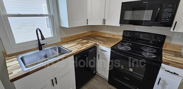 308 Saint James Ave #B — Photo 14