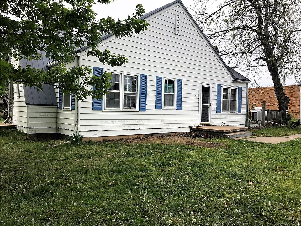 1st image of 300 E Main St